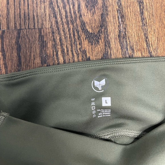 Alpha Forward Leggings - Picture 4 of 5